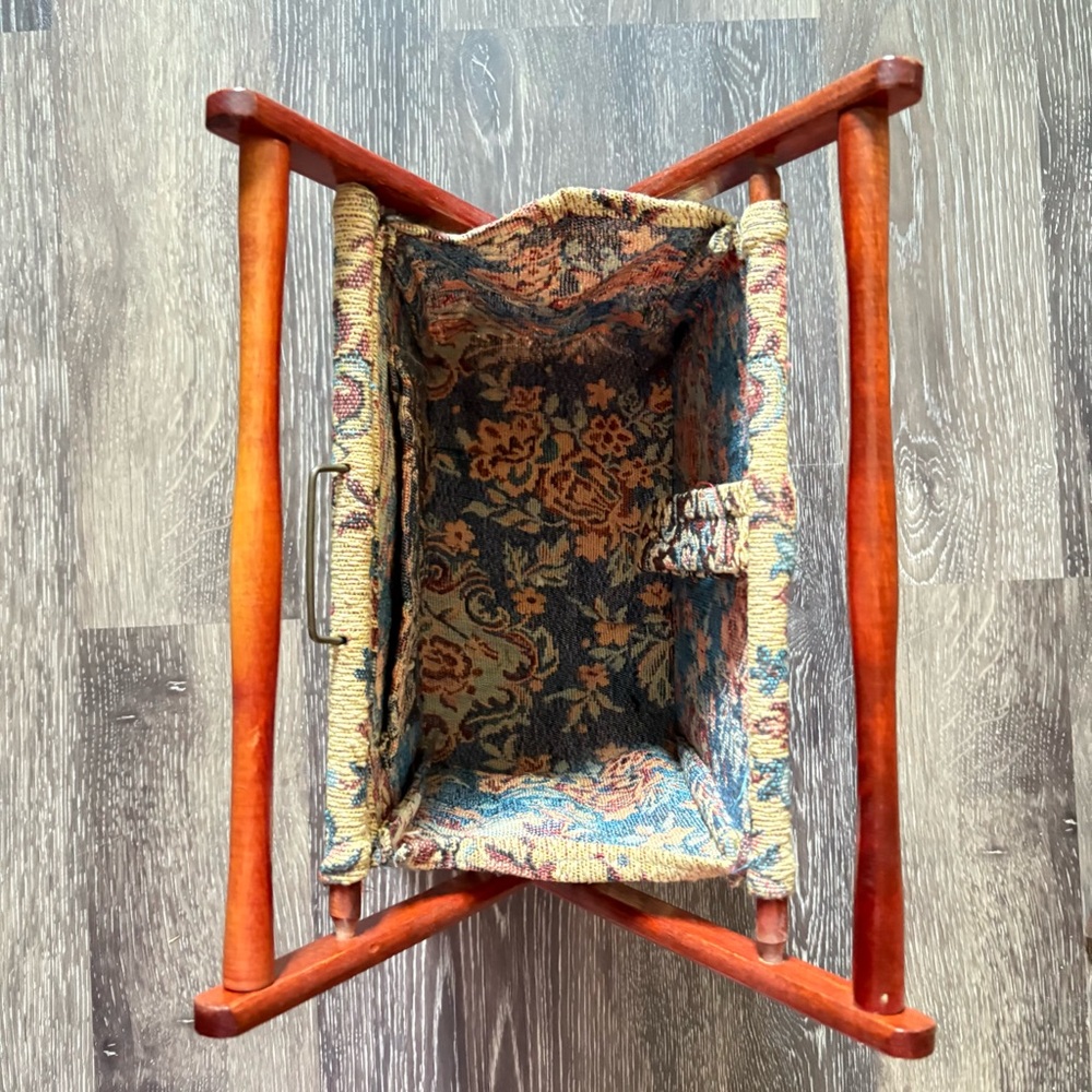 Vintage Tapestry Foldable Yarn Caddy - Picture 4 of 7